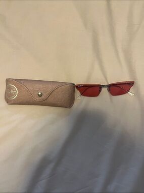 Ray-Ban Slim Cat-Eye Sunglasses in Red with Pink Case